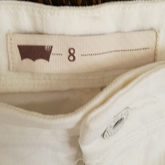 Levi white tag jean shorts - Picture 3 of 8